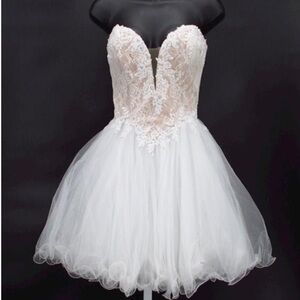 La Femme Short Lace & Tulle Cocktail Dress Size 6